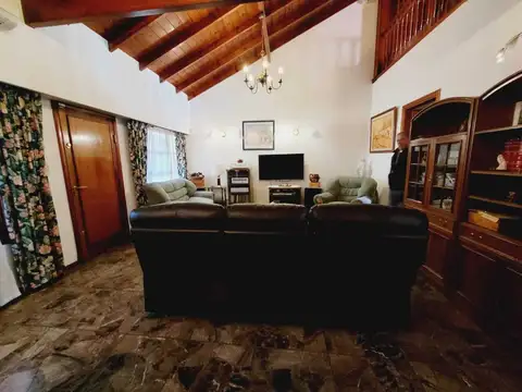 Casa 4 ambientes con 3 baños