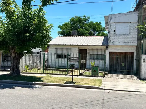 Chalet con piscina y departamento monoambiente en terraza