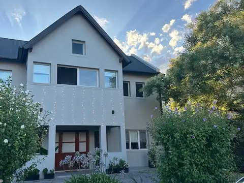 Casa 5 ambientes con 3 baños