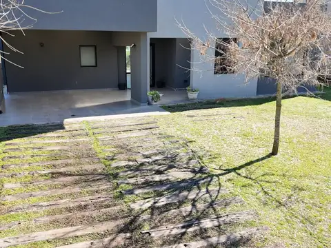 Casa en Alquiler en El Naudir, USD 1.400