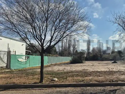 VENTA DE LOTE BARRIO SEMI PRIVADO CHACRAS CUORE