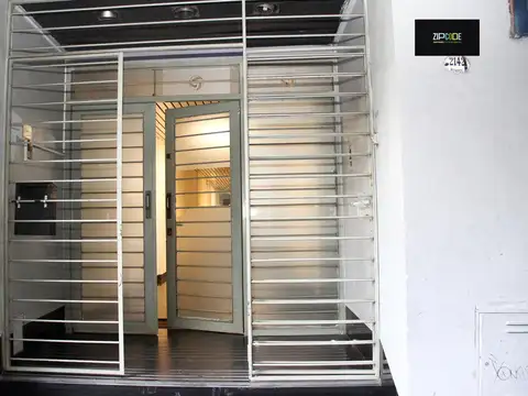 Oficina 13 ambientes con 3 baños