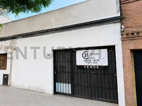 VENTA CASA 4 AMBIENTES C/ DEPENDENCIA, ESCRITORIO, TERRAZA Y COCHERA EN MATADEROS