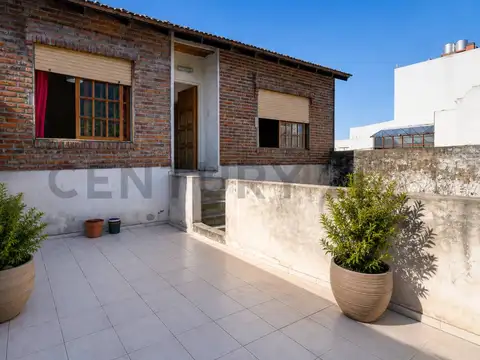Casa 4 ambientes con 2 baños