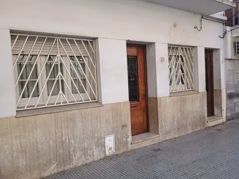 DEPARTAMENTO DE 3 AMBIENTES   PLANTA BAJA AL FRENTE   NO PAGA EXPENSAS