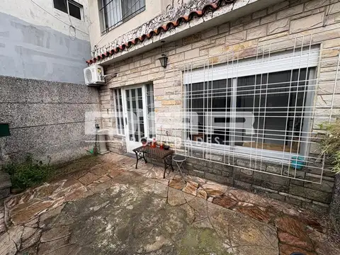 PH 3 AMBIENTES C/PATIO CUBIERTO Y TERRAZA EN PB AL FRENTE Y ENTRADA INDEP. SIN EXPENSAS!
