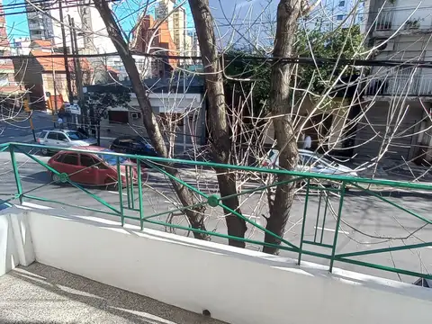 PH 5 ambientes amplios. Terraza Propia. 149 m2. Primer piso por escalera