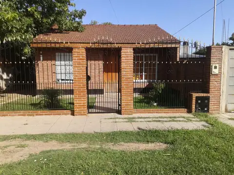 Hermosa casa sobre Santiago del Estero 3158, Longchamps 