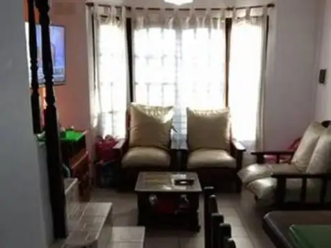 Casa 3 ambientes con 2 baños