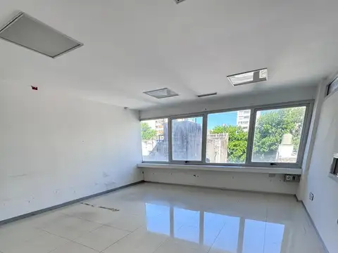 Oficina en Alquiler en Centro calle 8, $ 700.000
