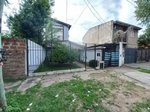 Casa 3 dormitorios con amplio jardín