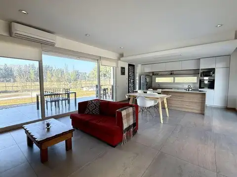 Casa 3 ambientes con 2 baños