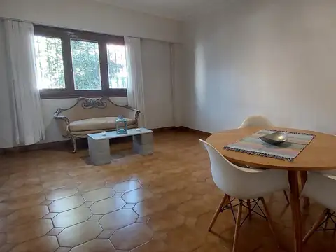 Casa en venta 4 ambientes  con parrilla en Olivos