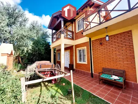 AMPLIA CASA EN ZONA RESIDENCIAL