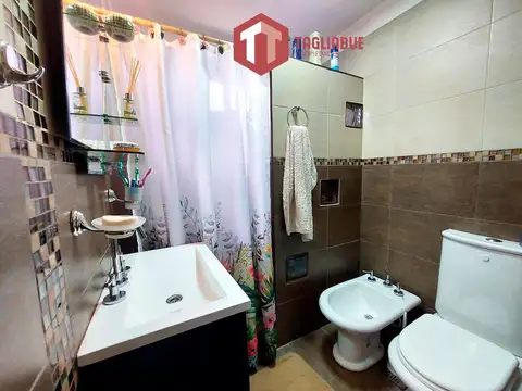 Casa 5 ambientes con 2 baños