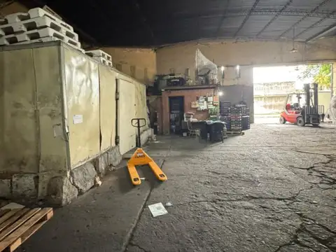 GALPON EN ALQUILER - PIEDRAS ESQUINA JUAN B TERAN