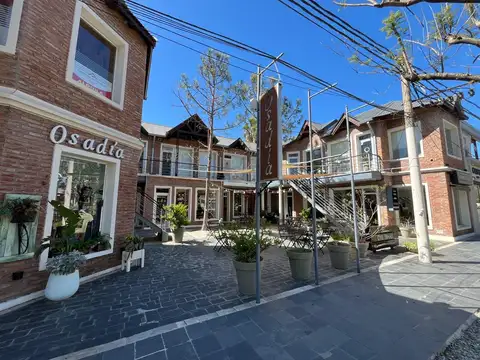 Alquiler comercial- Juan Elorza al 2000, casi esquina Ruta N°9-  Local 11 Paseo del Pinar.