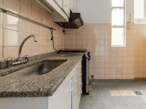 Julián Álvarez 2400, Piso 1°