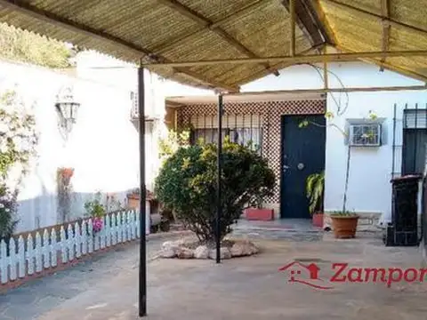 VENTA Casa Multifamiliar.  5 amb.jardín, pileta, quincho    Depto 4 amb. en 1°P - D.Torcuato -