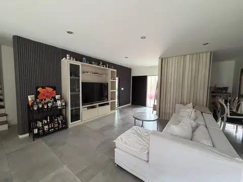 Casa en Alquiler Temporal con 1 cochera