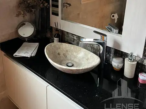 Casa 4 ambientes con 4 baños