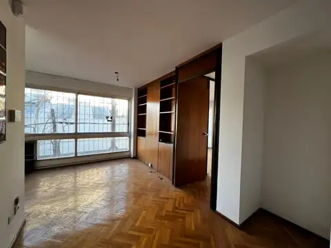 Oficina 5 ambientes con 2 baños