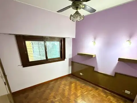 Venta - Casa 4 Ambientes con Cochera y Fondo - Lanús