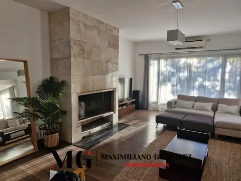Casa 7 ambientes con 4 baños