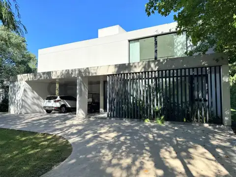 CASA EN VENTA EN MIRALAGOS