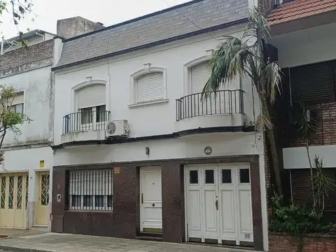 casa de 5 ambientes c/cochera y piscina