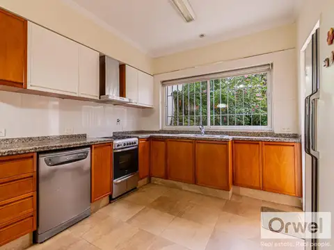 Casa 5 ambientes con 3 baños