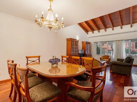 Casa 4 ambientes con jardin y cochera. Barrio River