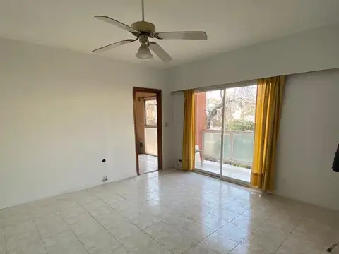 Amplio departamento 2 amb. c/ balcon