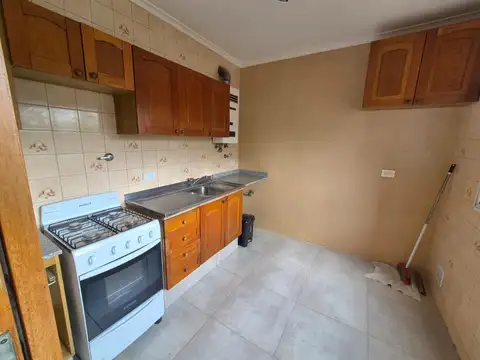 Amplio departamento 2 amb. c/ balcon