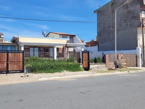 Casa en venta - 2 Dormitorios 3 Baños - Cochera - 360Mts2 - Mar del Tuyú