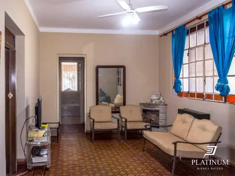 Casa en Venta con 4 cocheras