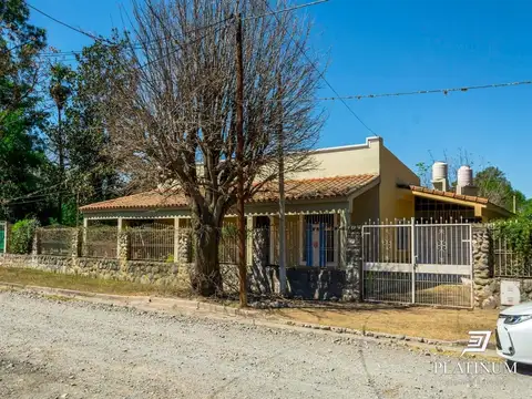 Casa con 6.200 m2 de terreno+ pileta 