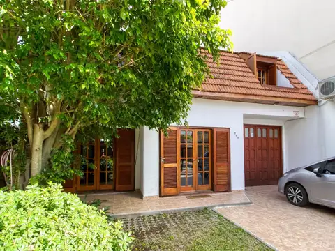 Casa en  impecable estado, 2 plantas con 3 dorm uno en suite, amplio parque, gge