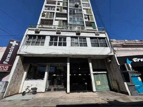 Vendo amplio departamento e inmejorable en el centro