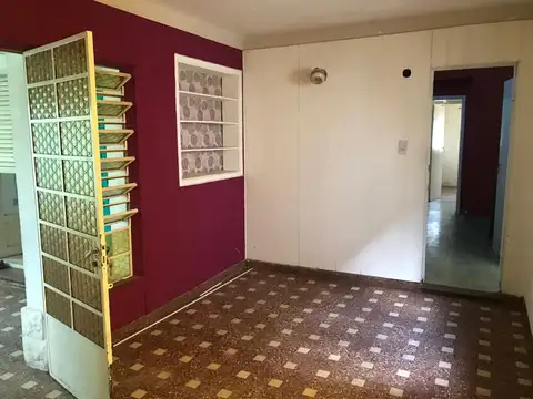 VENTA CASA A REFACCIONAR BANFIELD ESTE