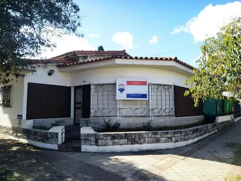 VENTA CASA A REFACCIONAR BANFIELD ESTE