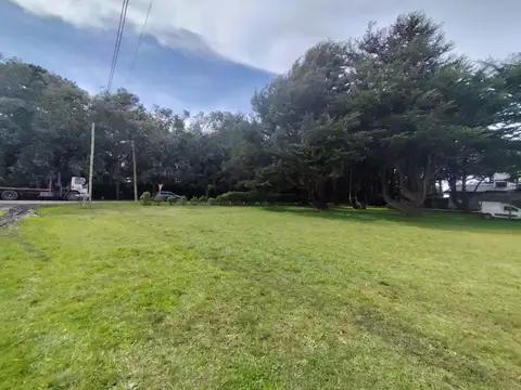 Venta lote en esquina - Acantilados – 445 m