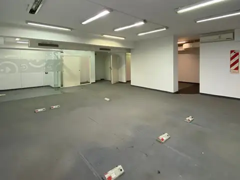 Oficina 4 ambientes con 2 baños