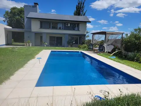 Casa en venta - 4 Dormitorios 4 Baños - Cochera - 7,2 Ha - San Nicolás