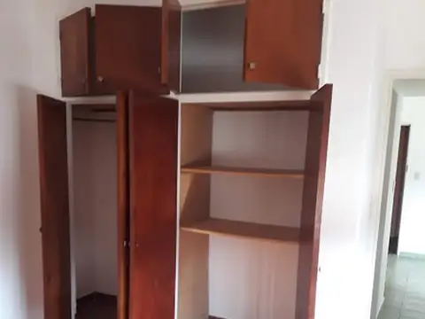 DEPARTAMENTO CENTRICO 2 AMBIENTES CON COCHERA