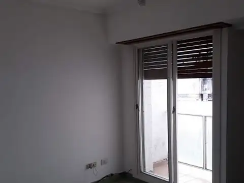 DEPARTAMENTO CENTRICO 2 AMBIENTES CON COCHERA