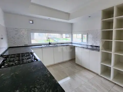 CASA 3 DORMITORIOS CON PILETA | B° PRIVADO