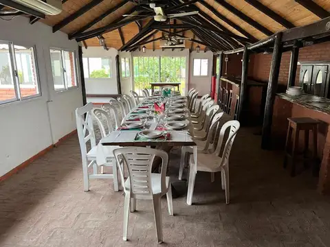 Gran casa quinta con pileta en San Miguel