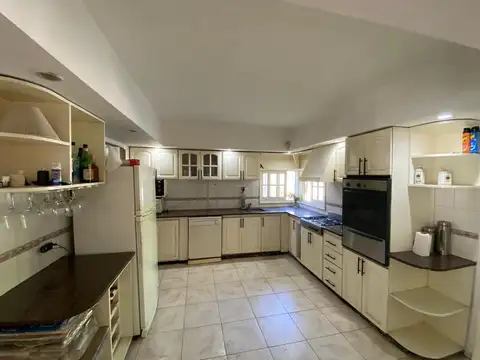 Casa 5 ambientes con 4 baños