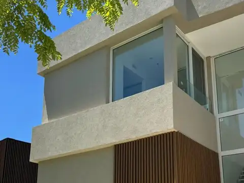 Alquiler casa al lago de 5 ambientes en Marinas, Puertos